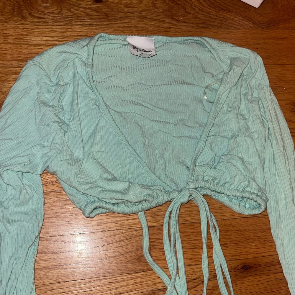 Long sleeve tie crop top